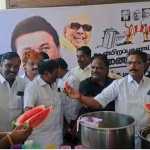 Neer Mor Pandal was opened on behalf of Kumbakonam City DMK to alleviate the effects of summer heat and quench the thirst of the people-p1