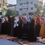 On the occasion of the holy day of Ramadhan, a large number of Muslims participated in a special prayer -p1