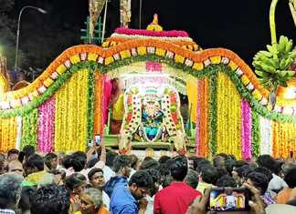 உலகப் பிரசித்தி பெற்ற வலங்கைமான் அருள்மிகு ‘பாடைகட்டி’ மாரியம்மன் ஆலயத்தில் வெகு சிறப்பாக நடைப்பெற்ற புஷ்ப பல்லாக்கு விழா …
