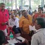 The differently-abled persons of Kumbakonam area involved in an argument with the District Disabled Welfare Officer-p1