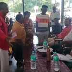 The differently-abled persons of Kumbakonam area involved in an argument with the District Disabled Welfare Officer-p3