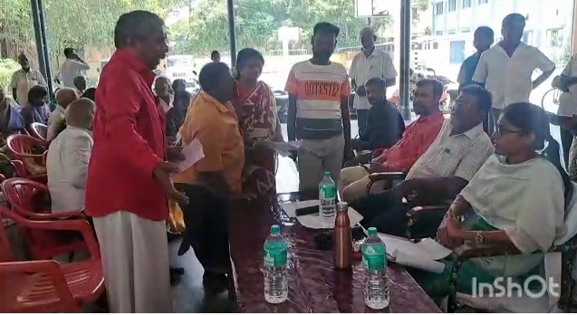 The differently-abled persons of Kumbakonam area involved in an argument with the District Disabled Welfare Officer-p3
