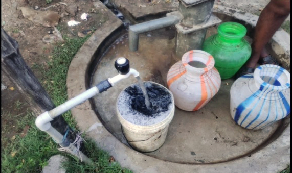 Citizens of Thiruvarur municipality's eighth ward are shocked due to sewage mixed with drinking water-p2