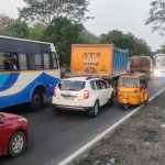 Four vehicles collide in a row near Chengalpattu – traffic jam on the National Highway-p3
