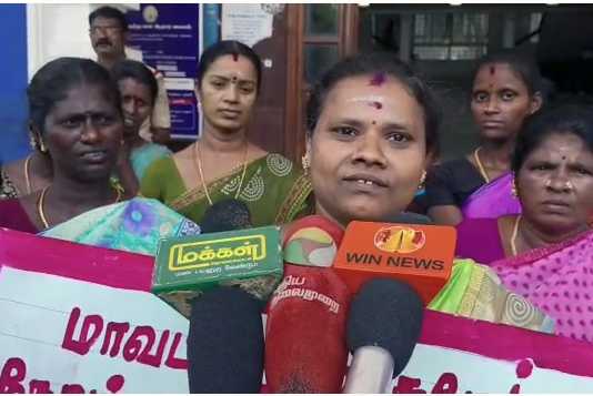 மதுக்கடை திறக்கும் முயற்சியை அரசு கைவிடக்கோரி குழந்தைகள் மற்றும் பெண்கள் உள்ளிட்ட ஐம்பதுக்கும் மேற்பட்ட கிராம மக்கள் திருவாரூர் மாவட்ட ஆட்சியரிடம் வழங்கிய கோரிக்கை மனு