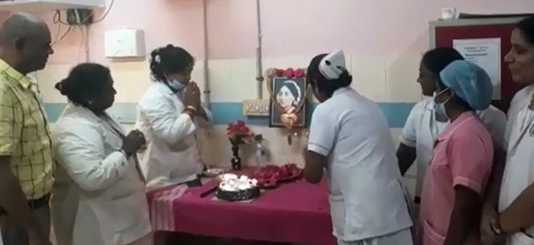 சர்வதேச செவிலியர் தினத்தை முன்னிட்டு திருத்துறைப் பூண்டி அரசு பொது மருத்துவமனையில் கேக் வெட்டி, அனைவருக்கும் இனிப்பு வழங்கி கொண்டாடிய செவிலியர்கள் …