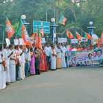 Opposite Tiruvarur District Collector’s Office, protest demonstration held by BJP women’s team-p2 (2)
