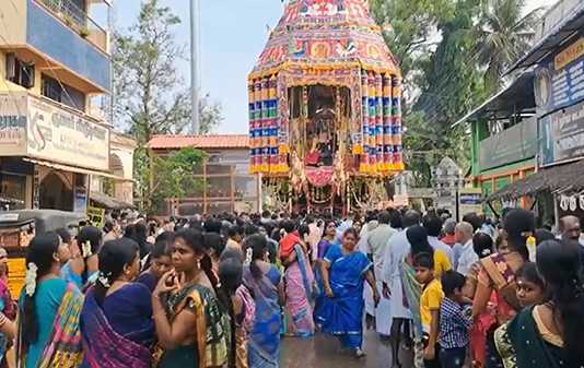சித்திரை பெருவிழாவினை முன்னிட்டு சுவாமிமலையில் நடைப்பெற்ற திருத்தேரோட்டம் …