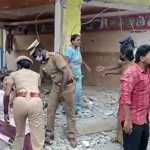 Residents protested against government officials who came with JCP machinery to remove the encroachment of Thangal lake near Chiramalainagar -p3