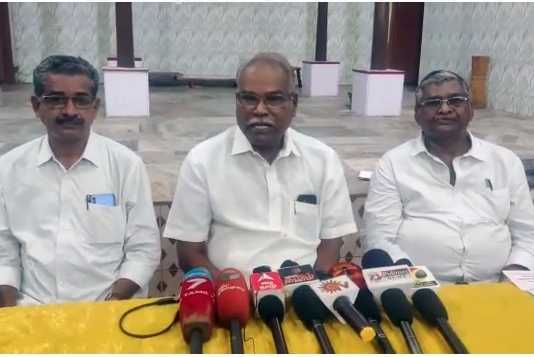 ஆளுநர் மீது உச்சநீதிமன்றத்தில் தமிழ்நாடு அரசு சார்பில் வழக்கு தொடர வேண்டும் : மார்க்சிஸ்ட் கம்யூனிஸ்ட் கட்சி மாநிலச் செயாலாளர் பாலகிருஷ்ணன் வலியுறுத்தல்