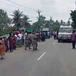 The driver lost control and the government bus overturned in a canal near Thiruthuraipoondi-p1