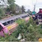 The driver lost control and the government bus overturned in a canal near Thiruthuraipoondi-p3
