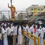 The party’s 30th anniversary celebrations were celebrated by bursting firecrackers and giving sweets to the people of the Kumbakonam Municipal M.D.M.K party-p2