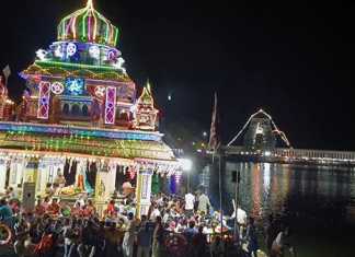 மூன்று நாட்கள் நடைப்பெறும் திருவாரூர் ஸ்ரீதியாகராஜ சுவாமி ஆலயத் தெப்பத் திருவிழா : பல்லாயிரக் கணக்கான பக்தர்கள் பங்கேற்க வெகுச்சிறப்பாக தொடங்கியது
