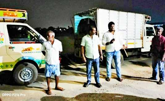கோழித் தீவன தொழிற்சாலையால் காற்று மாசு படுவதாக மாபுஸ்கான் பேட்டை பகுதி வாழ் மக்கள் புகார் : தொழிற்சாலை வாகனம் சிறைப்பிடிப்பு …