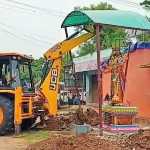 The government officials came to remove the Sami statue erected at the government outpost -p2 (2)