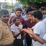 The thief who tried to escape by snatching 7 pieces of gold jewelry from an elderly Payani in a moving bus -p3
