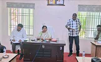 பொன்னேரி நகராட்சி நகர் மன்ற வளாக கூட்டரங்கில் நடைப்பெற்ற வார்டு உறுப்பினர்கள் கூட்டம் : பல்வேறு வார்டு பிரச்சினைகள் குறித்து நடைப்பெற்ற விவாவதம் …