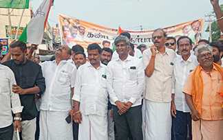 மத்திய அரசைக் கண்டித்து தமிழ்நாடு காங்கிரஸ் கமிட்டி ஆராய்ச்சித்துறை சார்பில் செங்குன்றத்தில் நடைப்பெற்ற கண்டன ஆர்ப்பாட்டம் …
