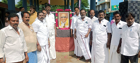 Ellapuram North Union DMK organized the 5th anniversary celebration of the former chief artist at Periyapalayam