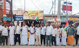 உச்ச நீதிமன்றம் உத்தரவின் எதிரொலியாக பொன்னேரியில் காங்கிரசார் இனிப்பு வழங்கி கொண்டாட்டம் …