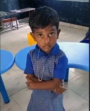 அசாத்திய திறனுடன் தமிழ்நாட்டின் அனைத்து மாவட்டங்களின் பெயர்களை ஆங்கிலத்தில் பதலளித்த குளிக்கரை அரசு மழலையர் பள்ளி மாணவி … அடுத்தடுத்து ஆசிரியர் எழுப்பிய கேள்விகளுக்கு அசராது பதிலளிக்கும் மாணவிக்கு சமூக வலைத்தளத்தில் குவியும் பாராட்டு …