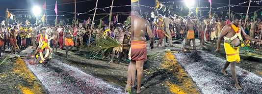 முப்பதுக்கும் மேற்பட்ட கிராமங்களைச் சார்ந்த ஆயிரத்திற்கும் மேற்பட்ட மக்கள் பங்கேற்ற புழுதிவாக்கம் அருள்மிகு ஓம் ஸ்ரீ ஜெய் ஆதிபராசக்தி எல்லையம்மன் ஆலயத்தின் 40 ஆம் ஆண்டு தீமிதி திருவிழா ….