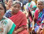 The people of Mathur village, who have taken part in a roadblock protest against the continuous power cut-1