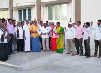 பொன்னேரி வட்டாட்சியர் அலுவலகம் முன்பு நடைப்பெற்ற வருவாய் கிராமநிர்வாக உதவியாளர்கள் ஆர்ப்பாட்டம் ..