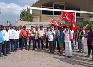 40 நிரந்தர பணியாளர்களை பணி நீக்கம் செய்த தனியார் நிறுவனம் : உரிய இழப்பீடு வழங்கிடக்கோரி மீஞ்சூரில் நிறுவனத்தை முற்றுகையிட்டு ஆர்ப்பாட்டத்தில் ஈடுப்பட்ட தொழிலாளர்கள் …