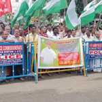 All Traders Association of Meenjur Ramana Nagar protested against the environmental pollution caused by the dilapidated road-p2