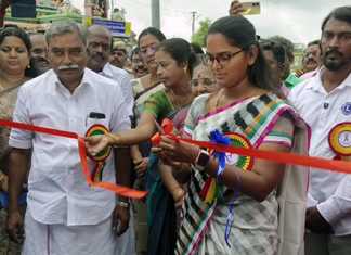 உலக எய்ட்ஸ் தினத்தினை முன்னிட்டு திருவாரூரில் நடைப்பெற்ற விழிப்புணர்வு பேரணி : கொடியசைத்து பேரணியை தொடங்கி வைத்த மாவட்ட ஆட்சியர் மற்றும் சட்டமன்ற உறுப்பினர் …
