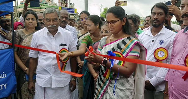 District Collector and Member of Legislative Assembly who started the awareness rally held in Tiruvarur on the occasion of World AIDS Day-p1