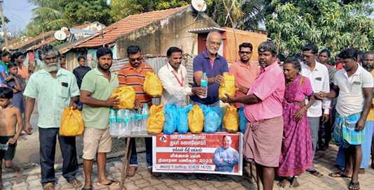மக்கள் நீதி மையம் சார்பில் நந்தியபாக்கம் பகுதியில் நடைப்பெற்ற பழங்குடி மக்களுக்கு வழங்கிய வெள்ள நிவராண உதவி ….