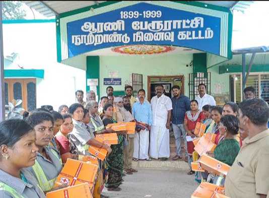ஆரணி பேரூராட்சியில் பணிப்புரியும் தூய்மைப் பணியாளர்களுக்கு மிக்ஜாம் புயல் வெள்ள நிவாரண தொகுப்புகளை வழங்கிய இந்தியன் ரெட் கிராஸ் சொசைட்டி …
