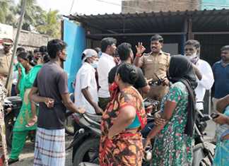 மீஞ்சூர் திருவொற்றியூர் நெடுஞ்சாலையில் திடீர் சாலை மறியலில் ஈடுப்பட்ட பட்டமந்திரி கிராம மக்கள் … நிரந்தர சாலை அமைத்துத் தர அரசுக்கு கோரிக்கை