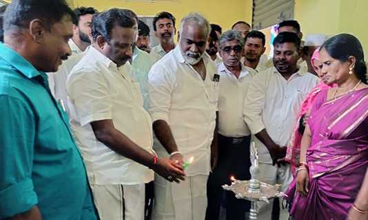 ரூ.8.50 இலட்சம் மதிப்பீட்டில் நந்தியம்பாக்கம் பகுதியில் கட்டி முடிக்கப்பட்டுள்ள புதிய அரசு நியாய விலைக்கடை கட்டடம் : மக்கள் பயன்பாட்டிற்காக இன்று பொன்னேரி சட்டமன்ற உறுப்பினர் திறந்து வைத்தார்
