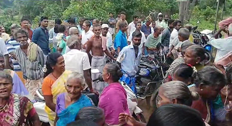 The people of Ganapati Agraharam protested against the change of fair price shop-p