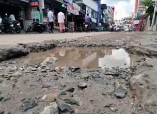 சொர்க்கமே என்றாலும் நம்ம ஊரைப் போல வருமா என்றபடி கும்பகோண மாநகர பேருந்து நிலையத்தின் அவல நிலை குறித்து சமூக வலை தளங்களில் வைரலாகும் காணொளி …