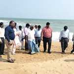 Tiruvallur District Collector who inspected Palavekadu beach and Buckingham canal areas where oil wastes are spread-p2