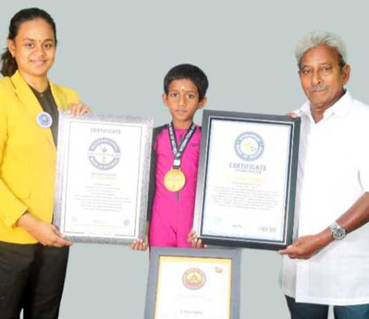 கண்டபேருண்டாசனத்தில் உலக சாதனைப் படைத்த இரண்டாம் வகுப்பு படிக்கும் அரசுப் பள்ளி மாணவி …