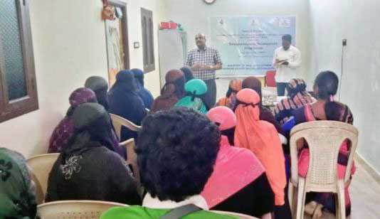கோட்டைக்குப்பம் ஊராட்சியில் மத்திய அரசு திட்டத்தின் கீழ் நடைப்பெற்ற தொழில் முனைவோர் வளர்ச்சிக்கான பயிற்சி முகாம் துவக்கம் …