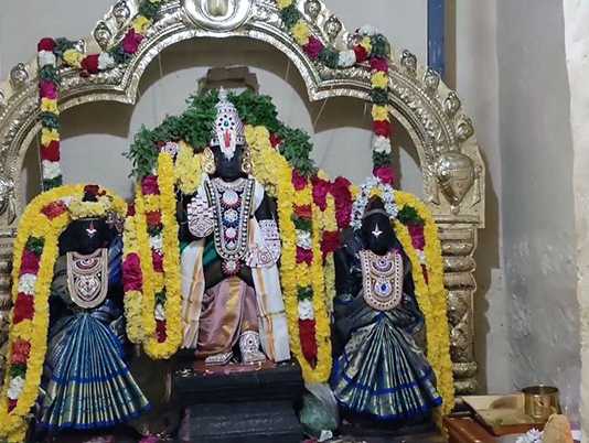 நூறாண்டுகளுக்கு பின்பு சோழன் மாளிகை ஸ்ரீதேவி, பூ தேவி சமேத அருள்மிகு வெங்கடேச பெருமாள் திருக்கோயிலில் நடைப்பெற்ற சுவாமி திருக்கல்யாணம் … பெண்கள் உள்ளிட்ட திரளான பக்தர்கள் விழாவில் பங்கேற்பு