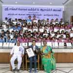 At the same time, 105 yoga students stood in Eka Pada Raja Kapodasana for 10 minutes, a world record…p2