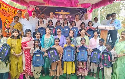 திருக்கண்டலம் கிராமத்தில் நடைப்பெற்ற பெருநிறுவன சமூகப் பொறுப்பு திட்ட நிகழ்ச்சி … 200 பள்ளி மாணவர்களுக்கு கல்வி உபகரணங்கள் மற்றும் நூலகத்திற்கு ரூ.20 ஆயிரம் மதிப்பிலான புத்தகங்களை வழங்கிய இந்தியன் வங்கி ….