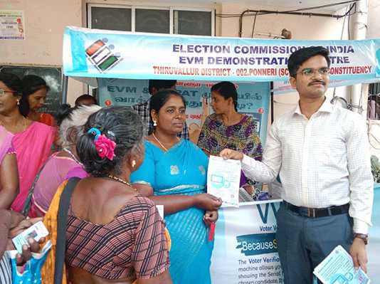 பொன்னேரி மற்றும் கும்மிடிப்பூண்டி சட்டமன்றத் தொகுதிகளுக்கான சிறப்பு சுருக்க முறை திருத்தம் செய்யப்பட்ட இறுதி வாக்காளர் பட்டியல் : பொன்னேரி கோட்டாட்சியர் அலுவலகத்தில் பட்டியலை வெளியிட்ட சப் கலெக்டர் …