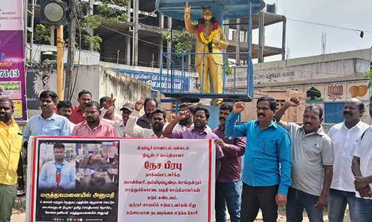 அம்பேத்கர் சிலை முன்பு கண்டன ஆர்ப்பாட்டத்தில் ஈடுப்பட்ட பொன்னேரிப் பகுதி பத்திரிகையாளர்கள் … பத்திரிகையாளர்கள் பாதுகாப்புச் சட்டம் இயற்றிட தமிழக அரசுக்கு கோரிக்கை …