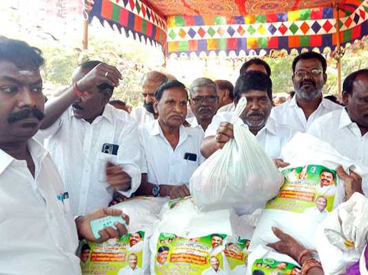 பொன்னேரி வட்டாரம் முழுவதும் திருவள்ளூர் வடக்கு மாவட்ட அதிமுக சார்பில் நடைப்பெற்ற மறைந்த முன்னாள் முதலமைச்சர் எம்.ஜி.ஆரின் 107 வது பிறந்த நாள் விழா …