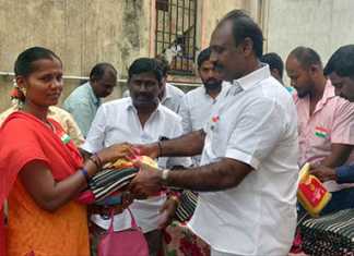 நலத்திட்ட உதவிகளை வழங்கி 75 வது குடியரசு தினத்தைக் கொண்டாடிய குடியிருப்போர் நலச்சங்கத்தினர் … திருவேற்காடு நகர மன்ற தலைவர் என்.இ.கே. மூர்த்தி பயனாளிகளுக்கு நலத்திட்ட உதவிகளை வழங்கினார்..