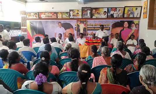 மாற்றுக் கட்சிகளில் இருந்து கும்பகோணத்தில் தே.மு.தி.க கட்சியில் இணைந்த 112 கட்சியினர் … மாவட்டச் செயலாளர் பொன்னாடைப் போர்த்தி வரவேற்றார் …